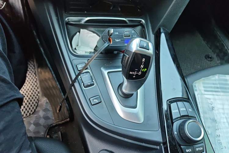 Used BMW 3 Series 2017 318i Fashion Model Gear Lever