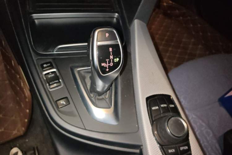 Used BMW 3 Series 2017 320i M Sport Gear Lever