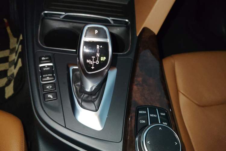 Used BMW 3 Series 2017 330Li xDrive Luxury Design Package Gear Lever
