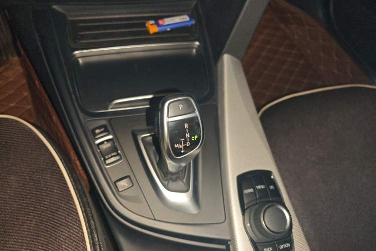 Used BMW 3 Series 2017 320i M Sport Gear Lever