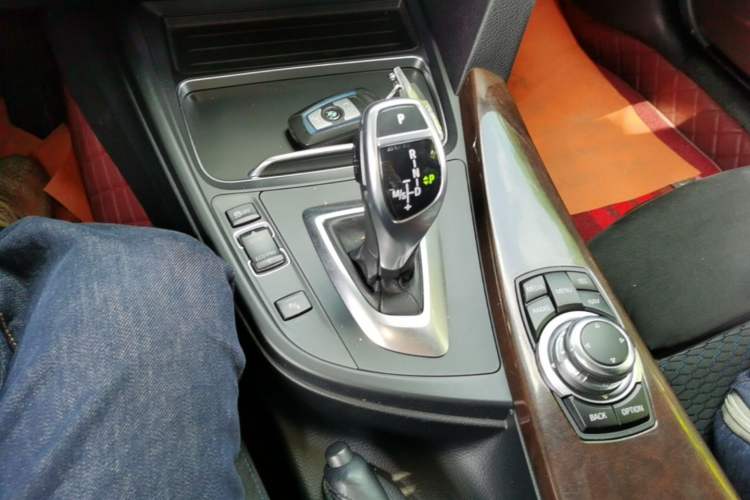 Used BMW 3 Series 2017 320i M Sport Gear Lever