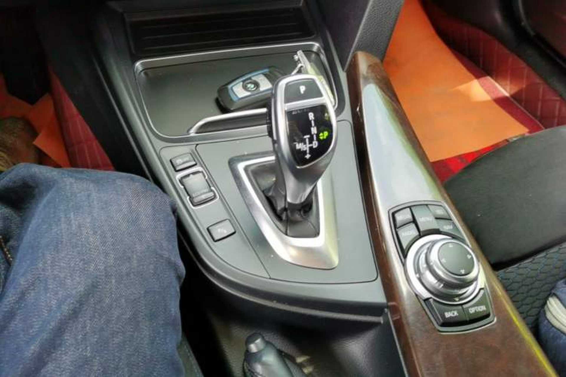 Used BMW 3 Series 2017 320i M Sport Gear Lever