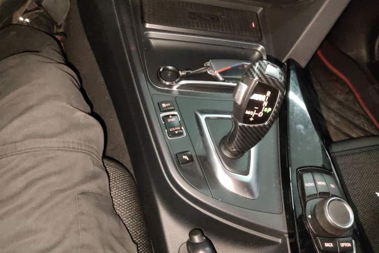 Used BMW 3 Series 2017 318i Fashion Model Gear Lever