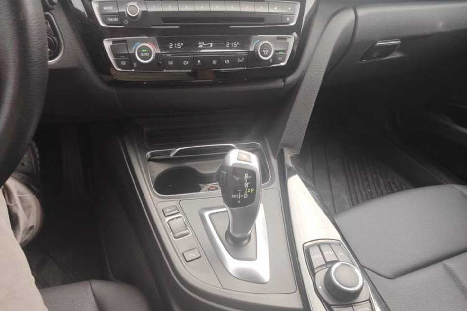 Used BMW 3 Series 2017 318i Fashion Model Gear Lever