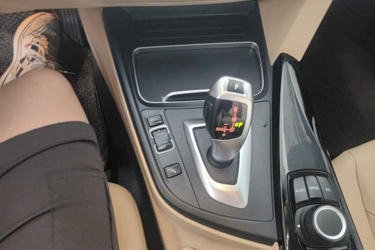 Used BMW 3 Series 2017 320Li Fashion Model Gear Lever