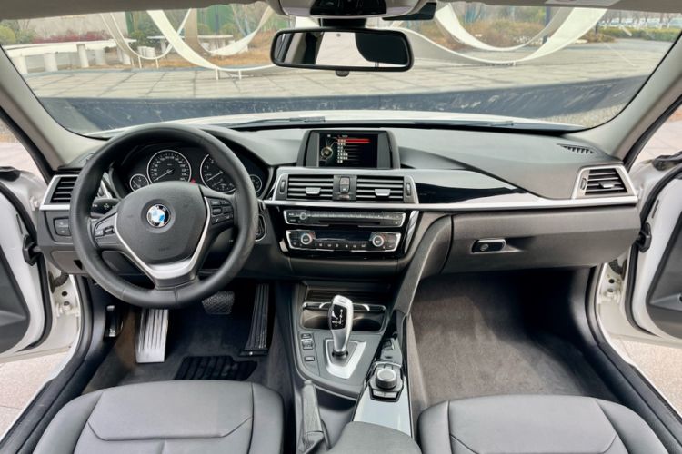 Used BMW 3 Series 2017 320Li Fashion Model Interior 1