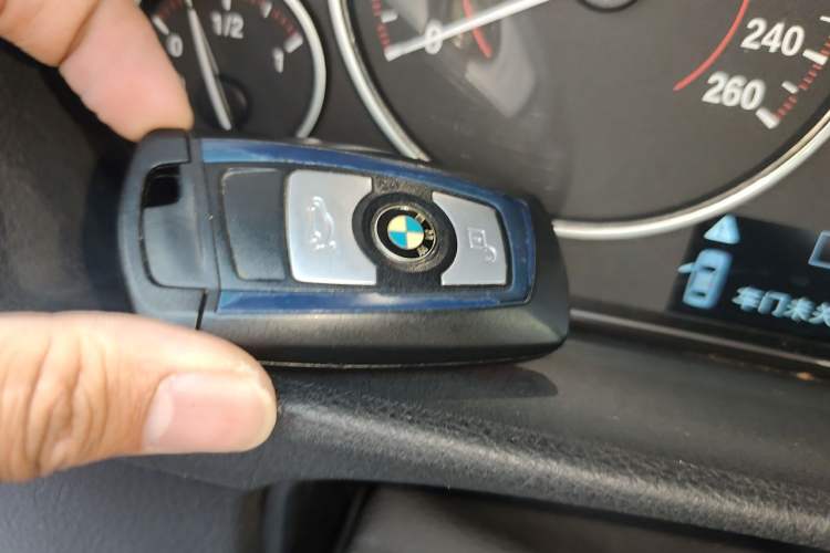 Used BMW 3 Series 2017 320i M Sport Interior 1
