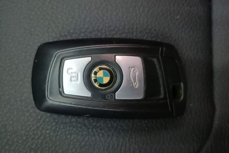 Used BMW 3 Series 2017 318i Fashion Model Interior 1