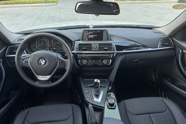Used BMW 3 Series 2017 320Li Fashion Model Interior 1
