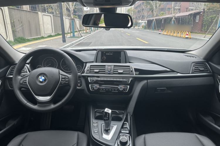 Used BMW 3 Series 2017 320Li Fashion Model Interior 1