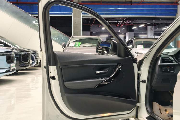 Used BMW 3 Series 2017 320Li Fashion Model Interior 1