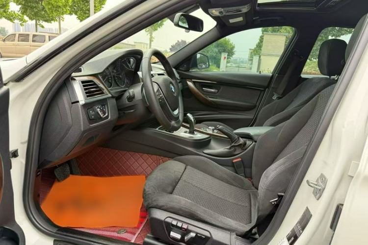 Used BMW 3 Series 2017 320i M Sport Interior 1