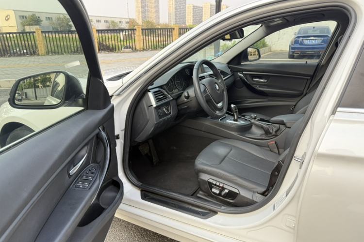 Used BMW 3 Series 2017 318Li Fashion Model Interior 1