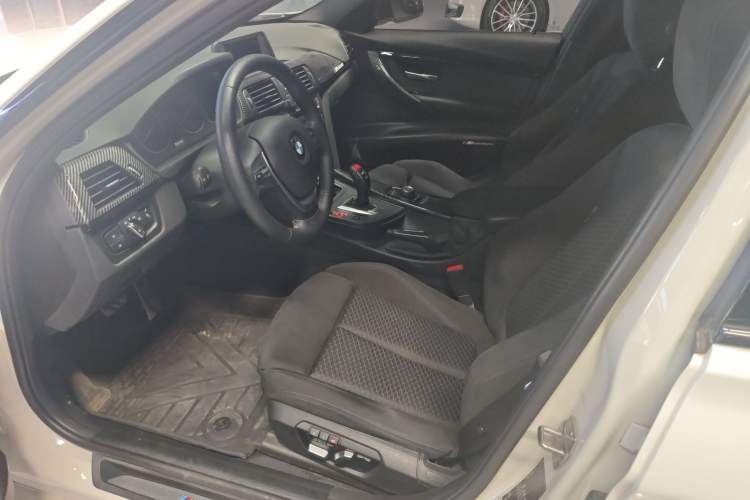Used BMW 3 Series 2017 320i M Sport Interior 1
