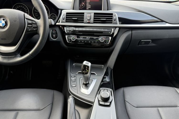 Used BMW 3 Series 2017 318Li Fashion Model Interior 10
