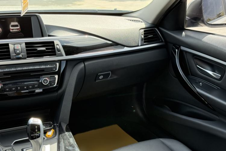 Used BMW 3 Series 2017 320Li Fashion Model Interior 11