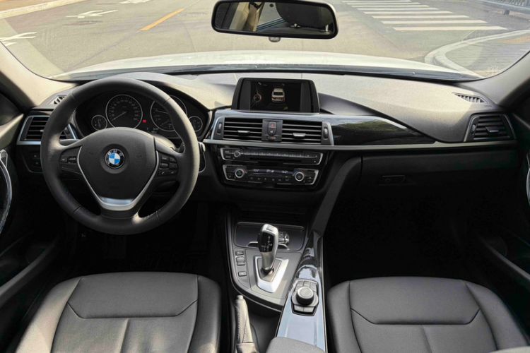 Used BMW 3 Series 2017 320Li Fashion Model Interior 2