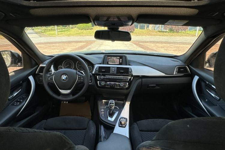 Used BMW 3 Series 2017 320i M Sport Interior 2