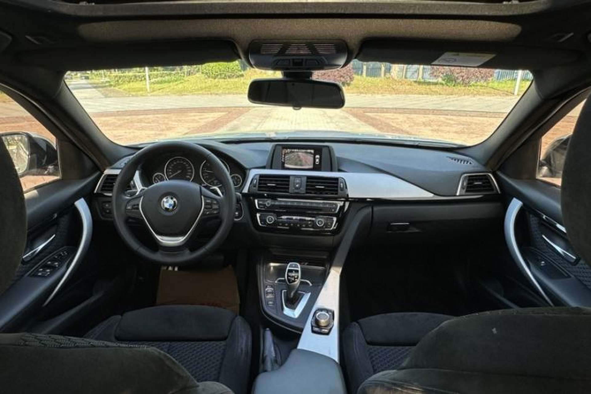 Used BMW 3 Series 2017 320i M Sport Interior 2