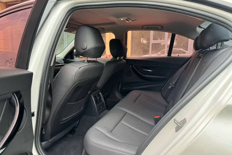 Used BMW 3 Series 2017 318i Fashion Model Interior 2