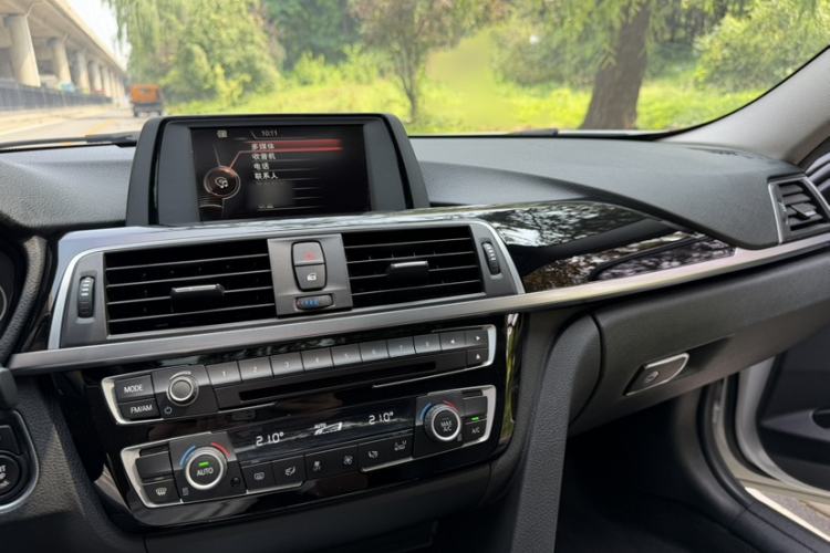 Used BMW 3 Series 2017 320Li Fashion Model Interior 2
