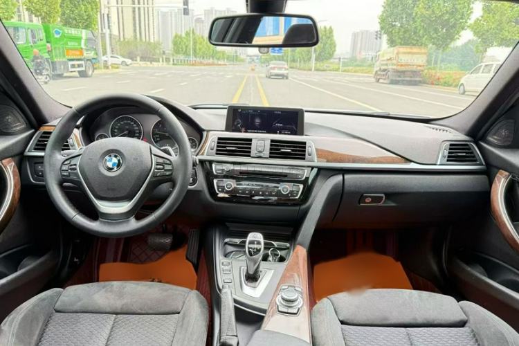 Used BMW 3 Series 2017 320i M Sport Interior 2
