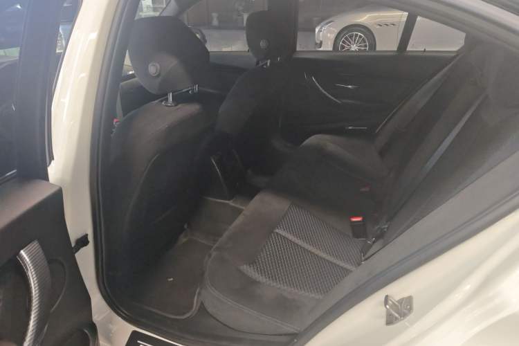 Used BMW 3 Series 2017 320i M Sport Interior 2