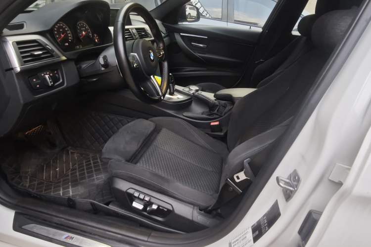 Used BMW 3 Series 2017 320i M Sport Interior 3