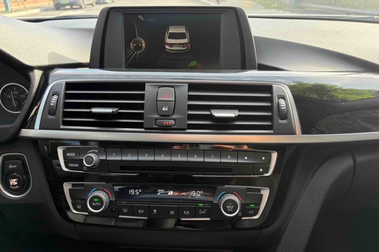 Used BMW 3 Series 2017 320Li Fashion Model Interior 3