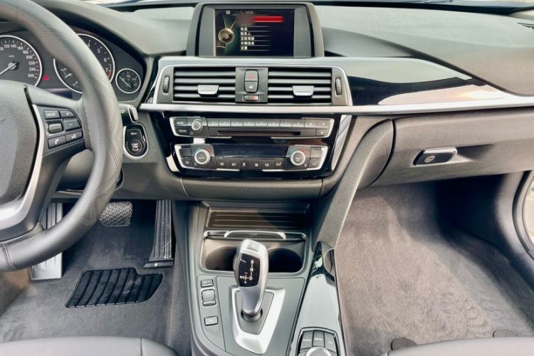 Used BMW 3 Series 2017 320Li Fashion Model Interior 3