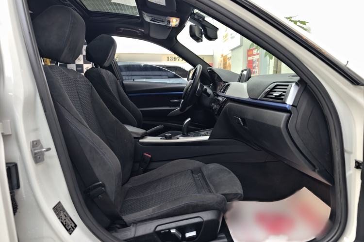 Used BMW 3 Series 2017 320i M Sport Interior 3