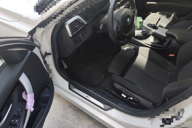Used BMW 3 Series 2017 320i M Sport Interior 3