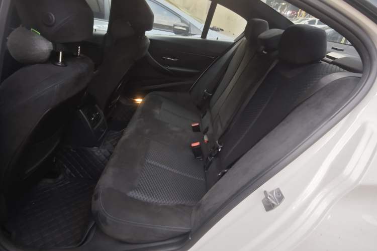 Used BMW 3 Series 2017 320i M Sport Interior 4