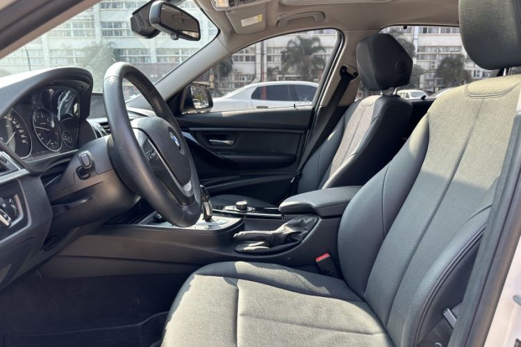 Used BMW 3 Series 2017 318Li Fashion Model Interior 4