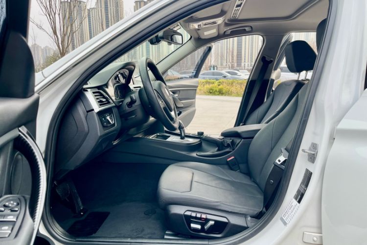 Used BMW 3 Series 2017 320Li Fashion Model Interior 4