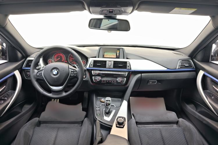 Used BMW 3 Series 2017 320i M Sport Interior 4