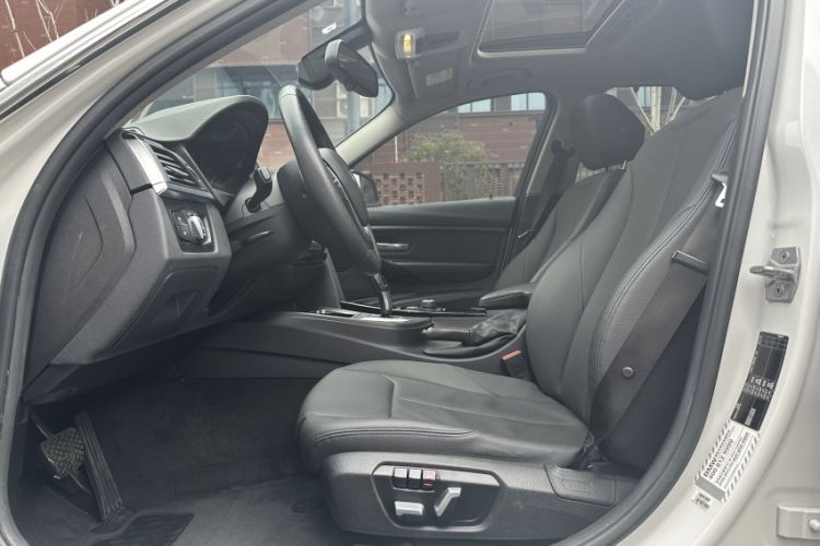Used BMW 3 Series 2017 320Li Fashion Model Interior 4
