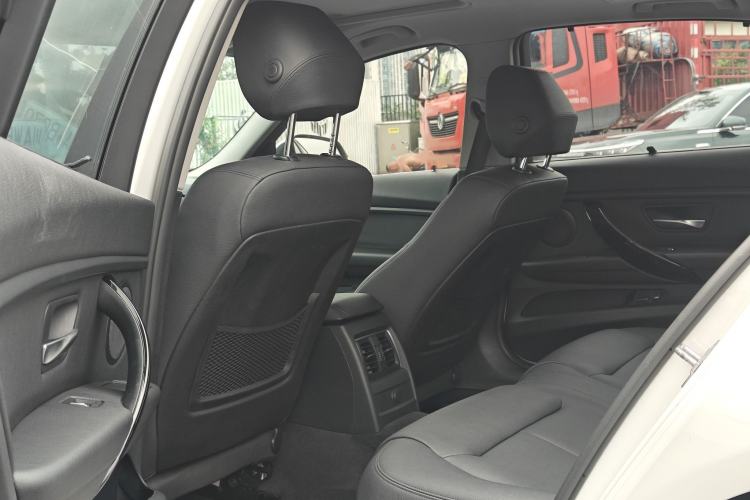 Used BMW 3 Series 2017 320Li Fashion Model Interior 4