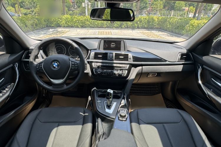 Used BMW 3 Series 2017 320Li Fashion Model Interior 4