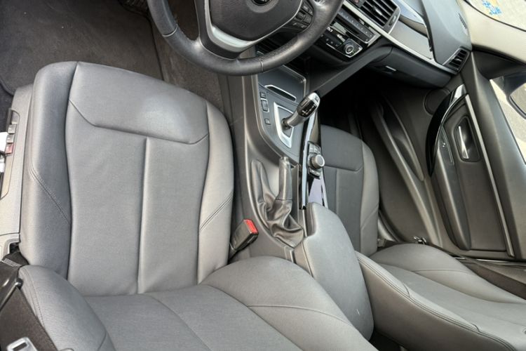 Used BMW 3 Series 2017 318Li Fashion Model Interior 4