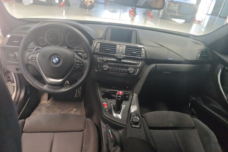 Used BMW 3 Series 2017 320i M Sport Interior 4