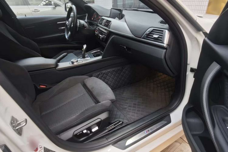 Used BMW 3 Series 2017 320i M Sport Interior 6