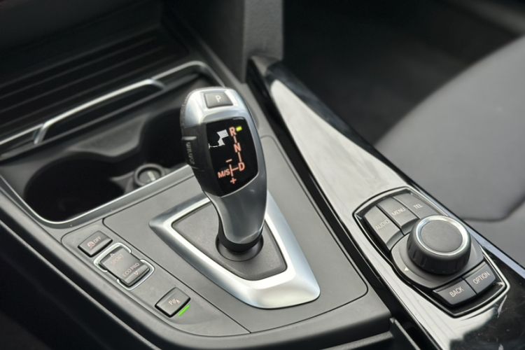 Used BMW 3 Series 2017 320Li Fashion Model Interior 6