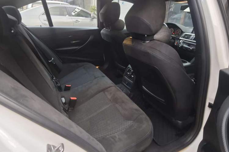 Used BMW 3 Series 2017 320i M Sport Interior 7
