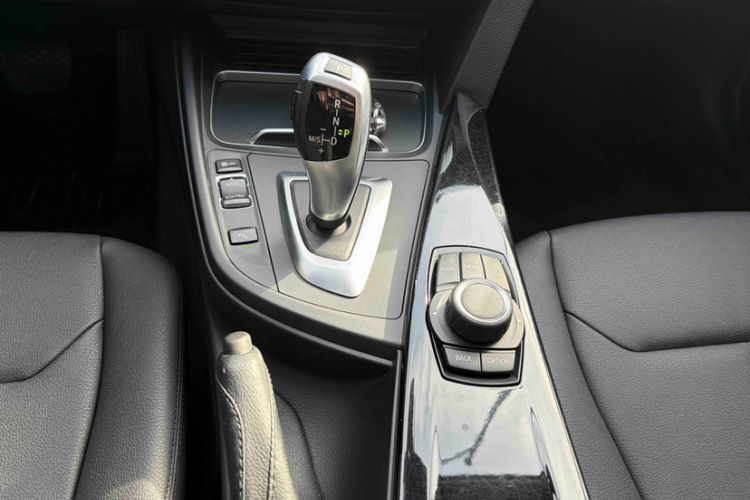 Used BMW 3 Series 2017 320Li Fashion Model Interior 8