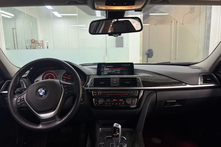 Used BMW 3 Series 2017 320Li Luxury Design Package Interior 8