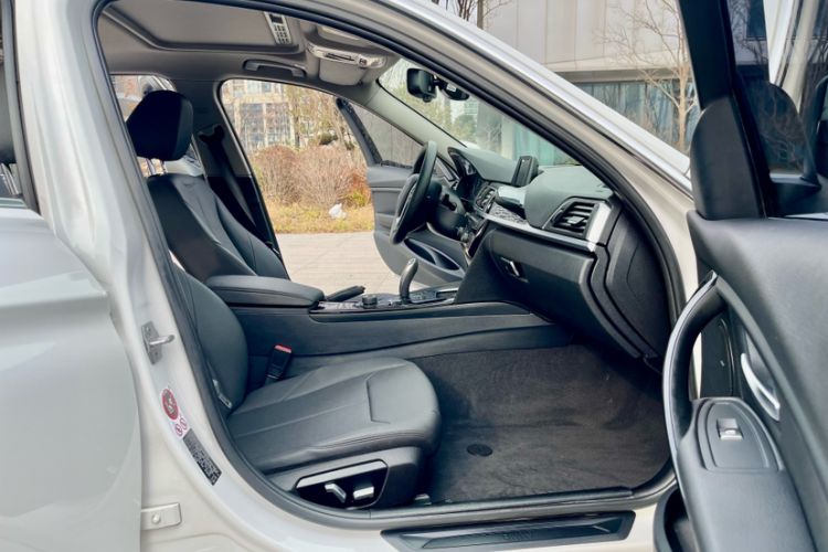 Used BMW 3 Series 2017 320Li Fashion Model Interior 9