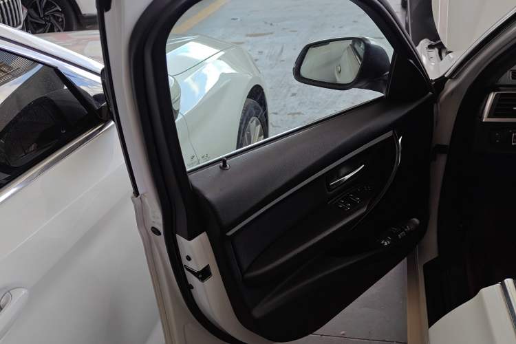 Used BMW 3 Series 2017 320Li Fashion Model Left Front Door Interior