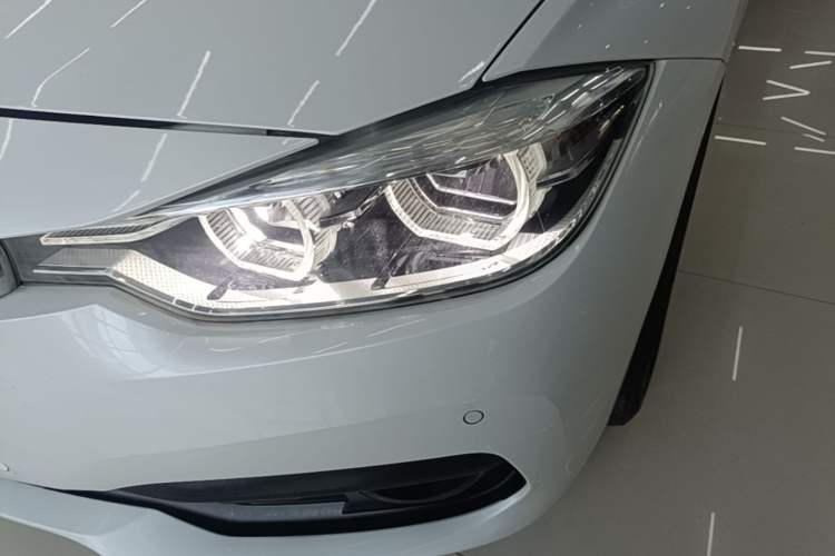 Used BMW 3 Series 2017 318i Fashion Model Left Front Headlight