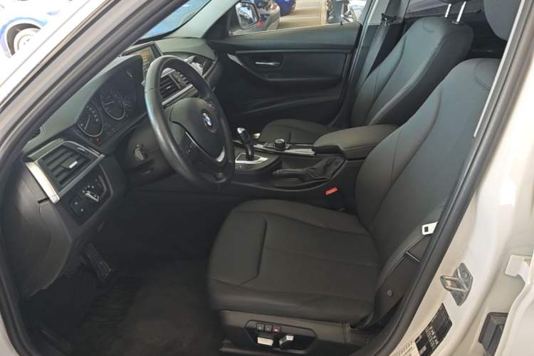 Used BMW 3 Series 2017 320Li Fashion Model Left Front Seat